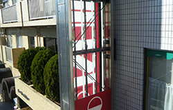 他社製作の看板もOK